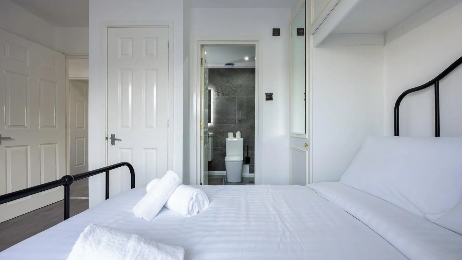 Brighton - Apartment - Sleeps 4 - Balcony